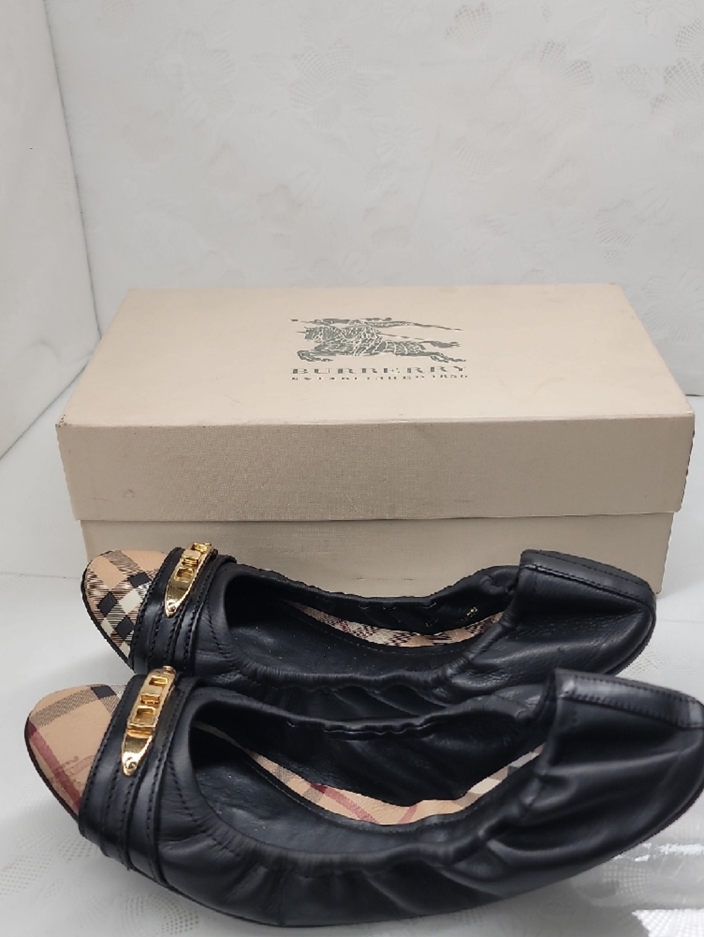 Burberry Black Leather Ballet Flats with Vintage Check Toe and Gold Accent - Picture 2 of 11